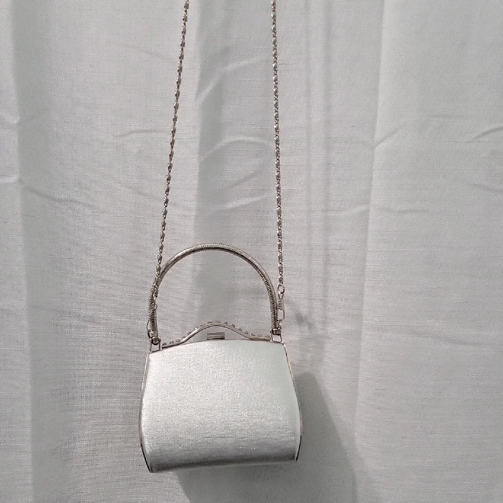 unbranded this elegant
